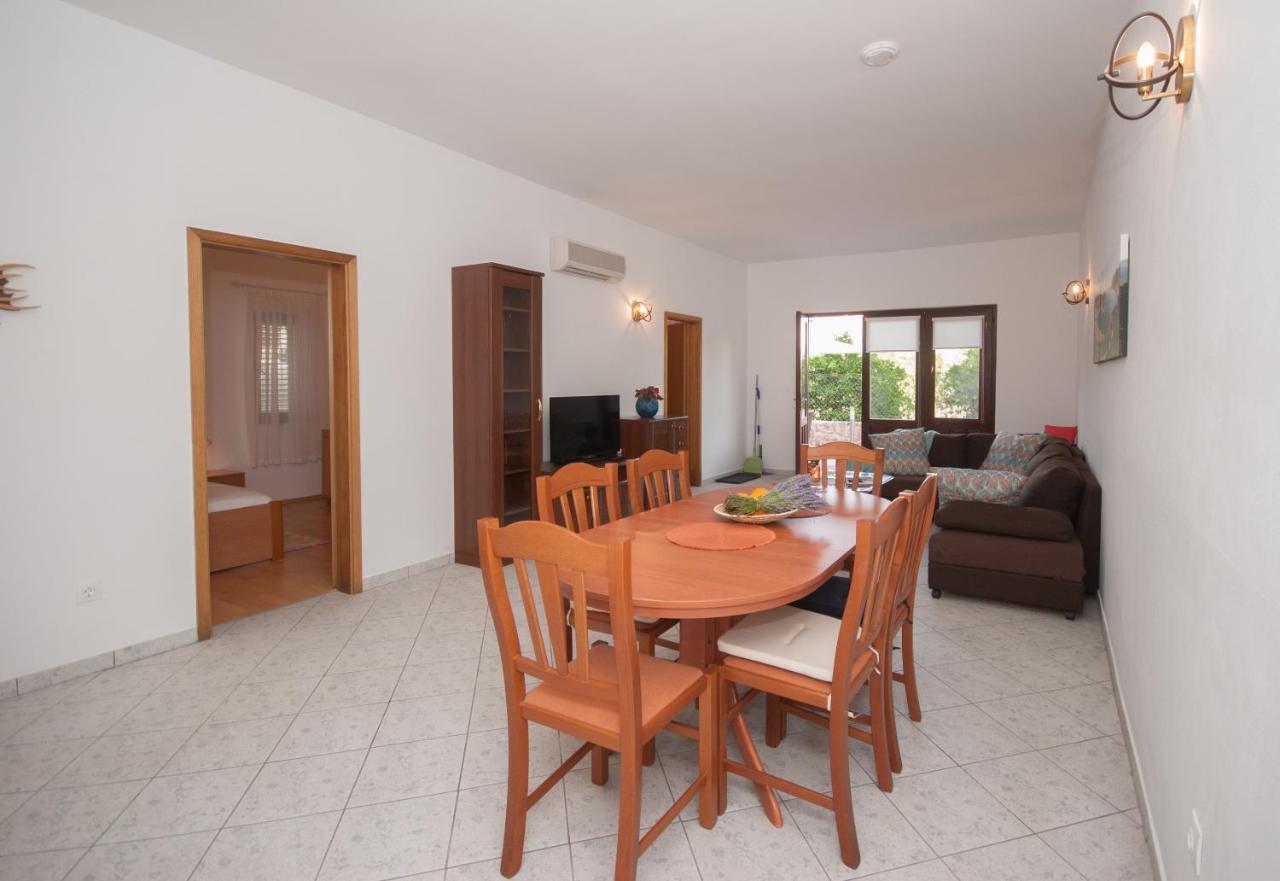 Apartments Dilk Вис Екстериор снимка