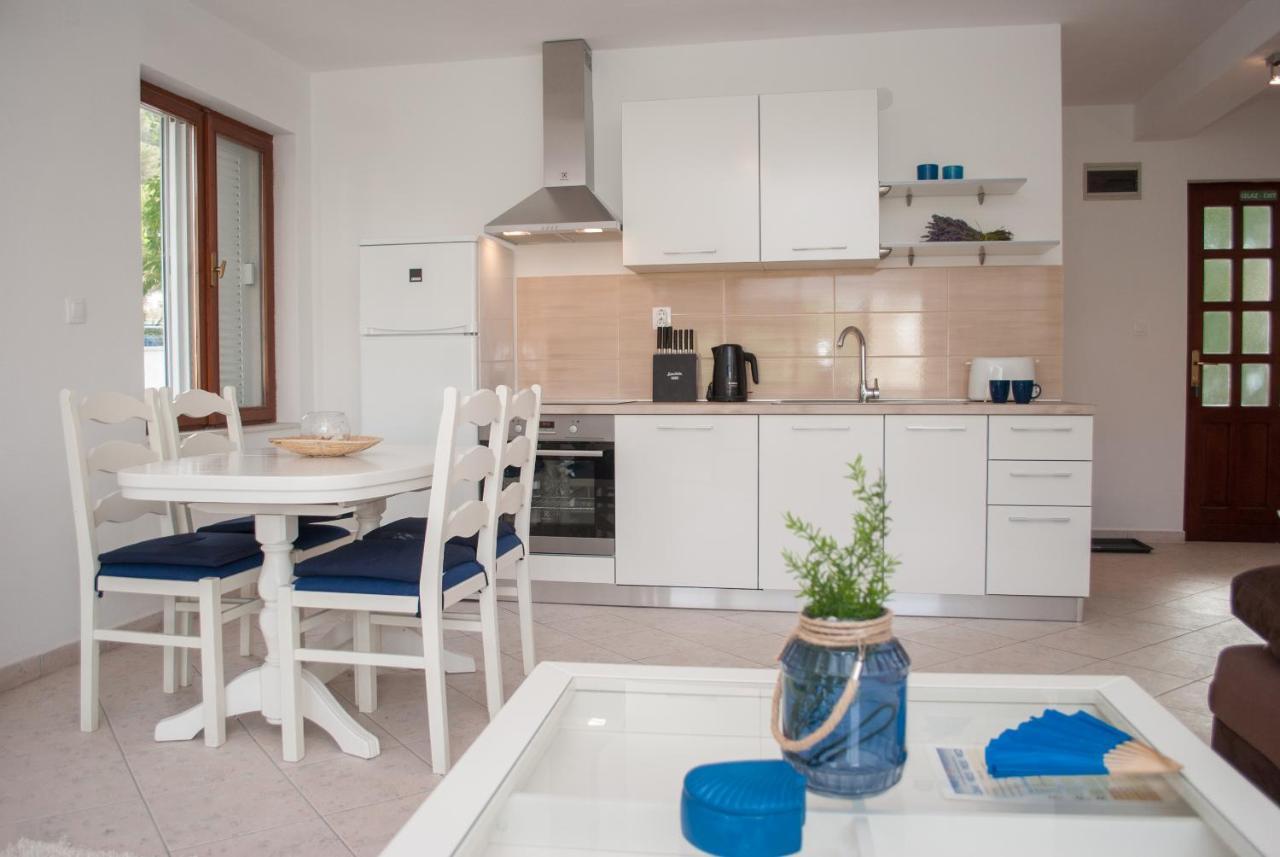 Apartments Dilk Вис Екстериор снимка