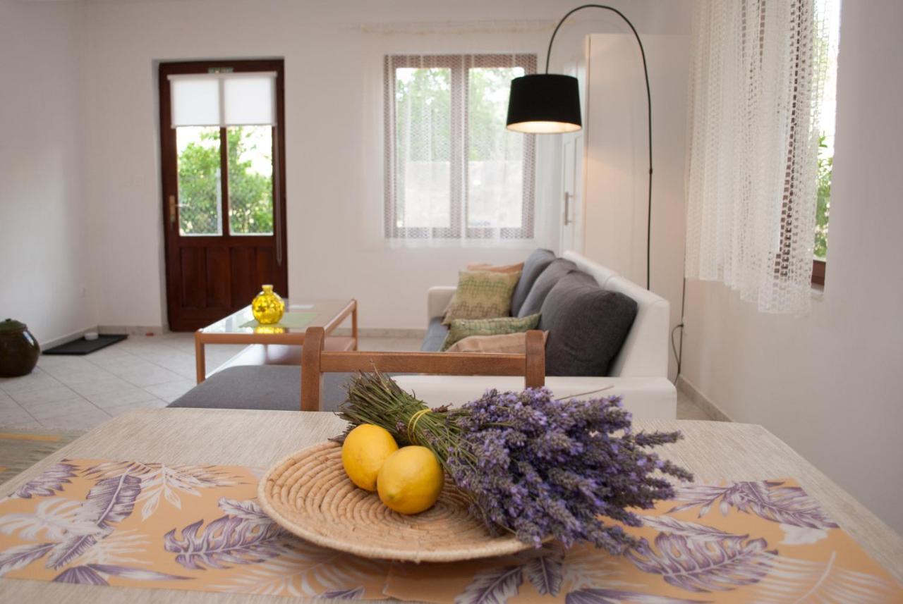 Apartments Dilk Вис Екстериор снимка