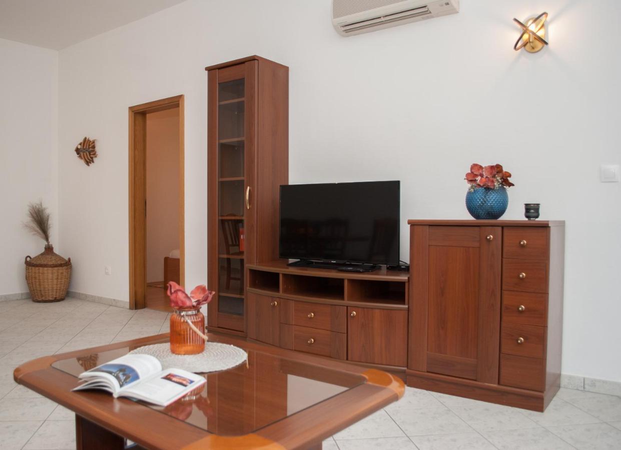 Apartments Dilk Вис Екстериор снимка