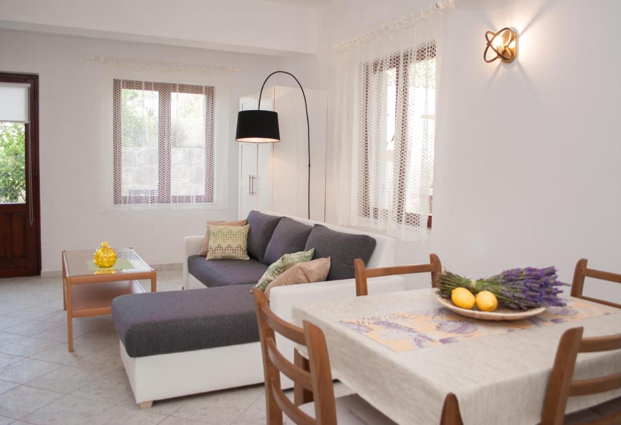 Apartments Dilk Вис Екстериор снимка
