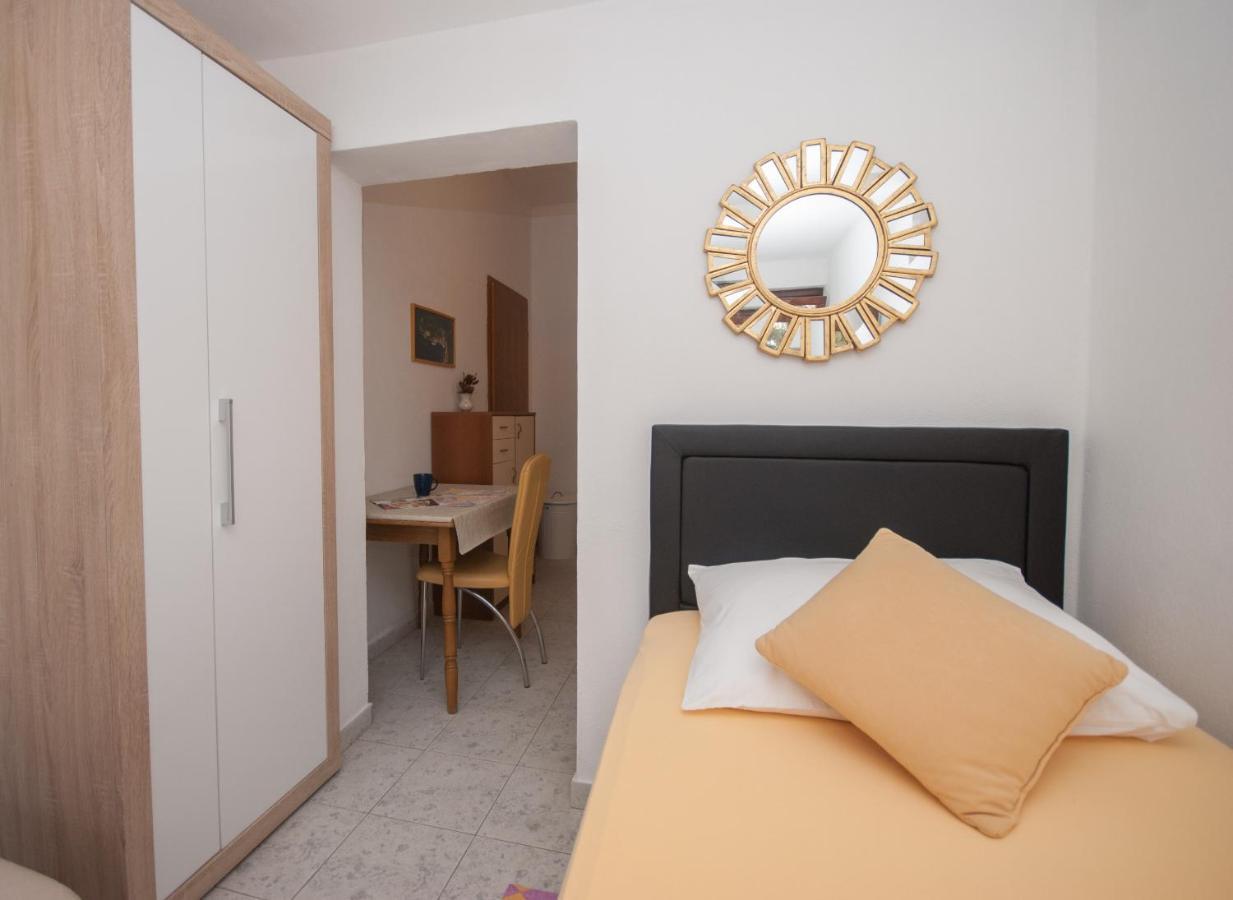 Apartments Dilk Вис Екстериор снимка