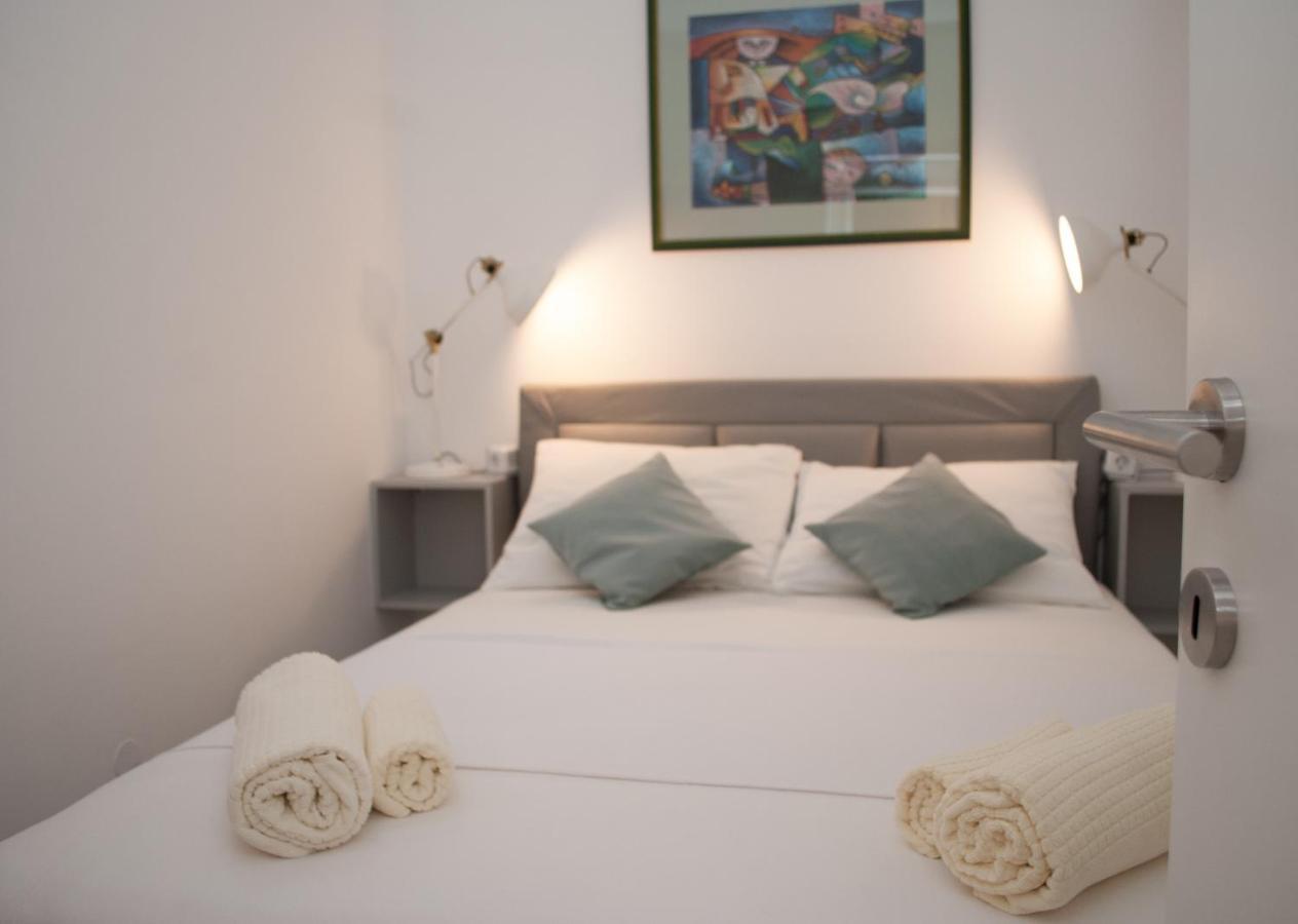 Apartments Dilk Вис Екстериор снимка