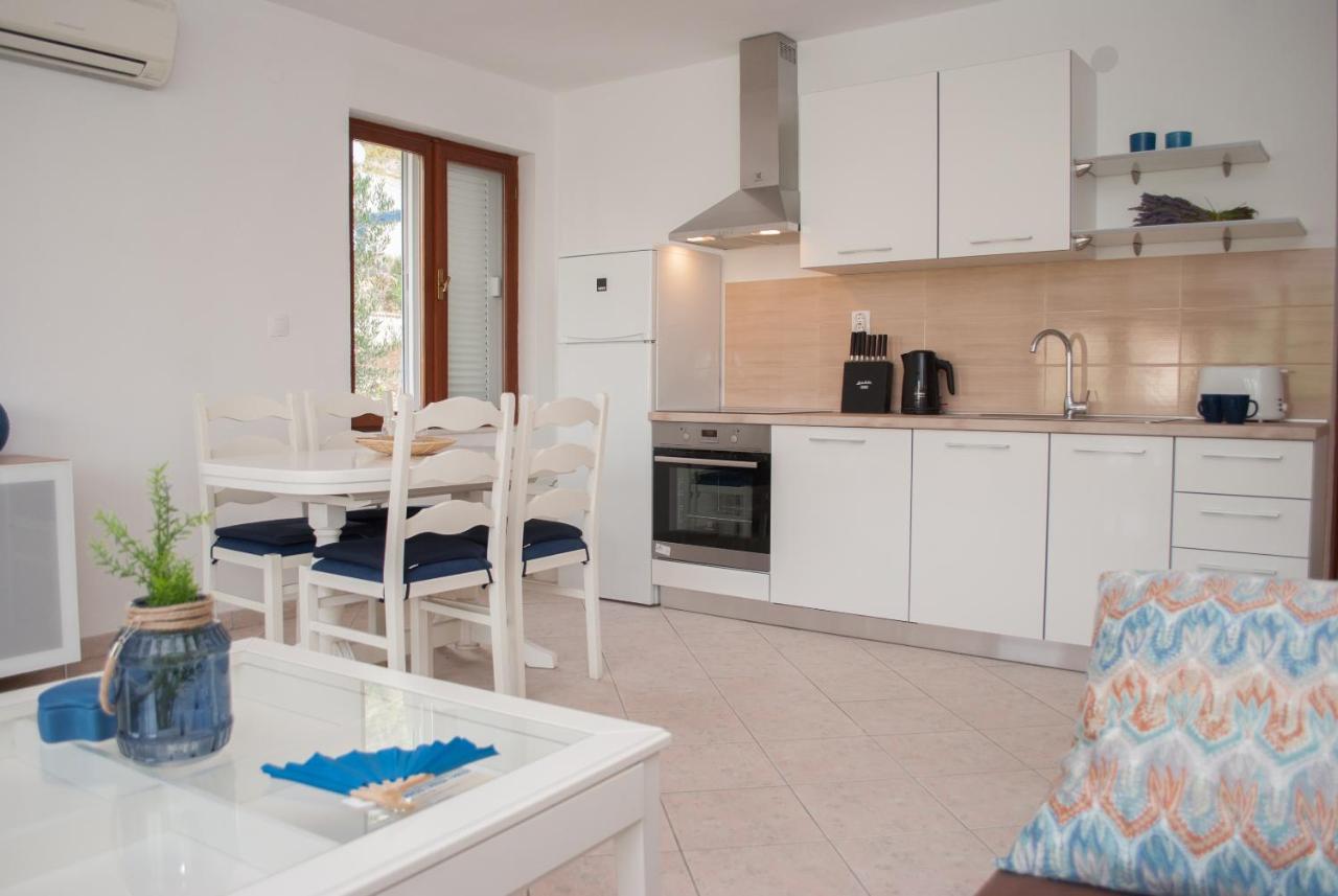 Apartments Dilk Вис Екстериор снимка