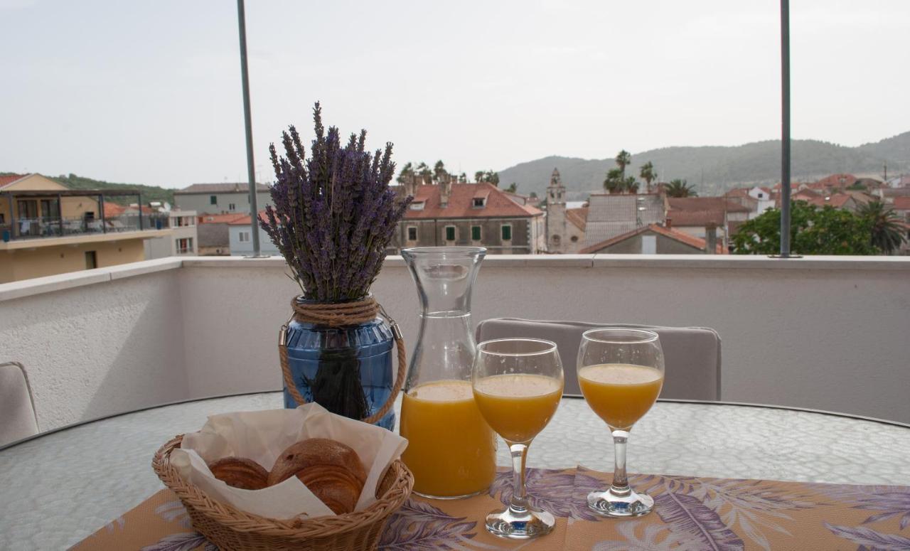Apartments Dilk Вис Екстериор снимка