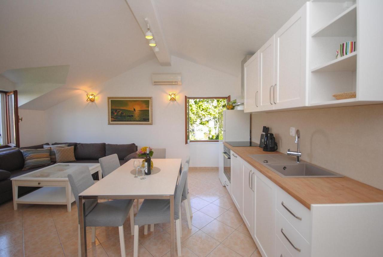Apartments Dilk Вис Екстериор снимка