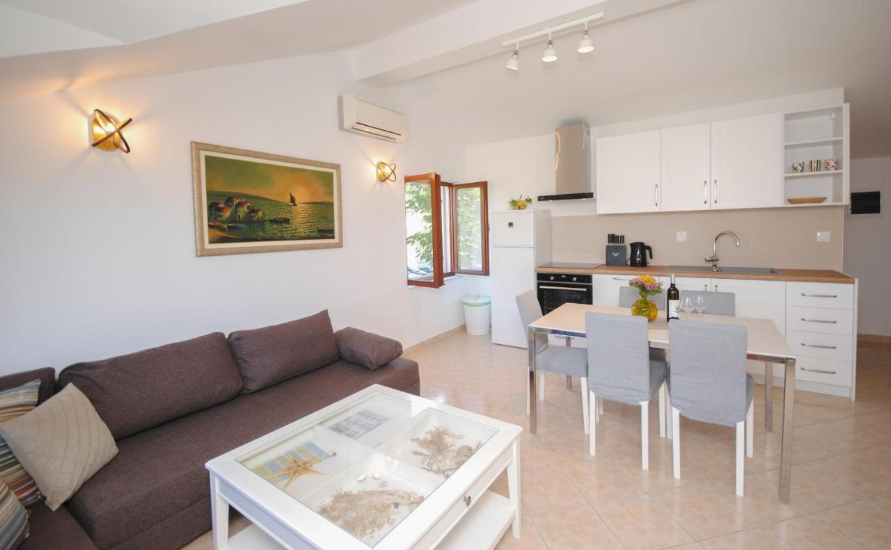 Apartments Dilk Вис Екстериор снимка