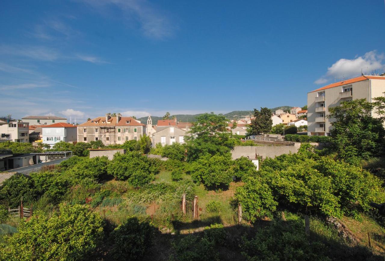 Apartments Dilk Вис Екстериор снимка