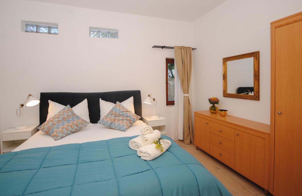 Apartments Dilk Вис Екстериор снимка